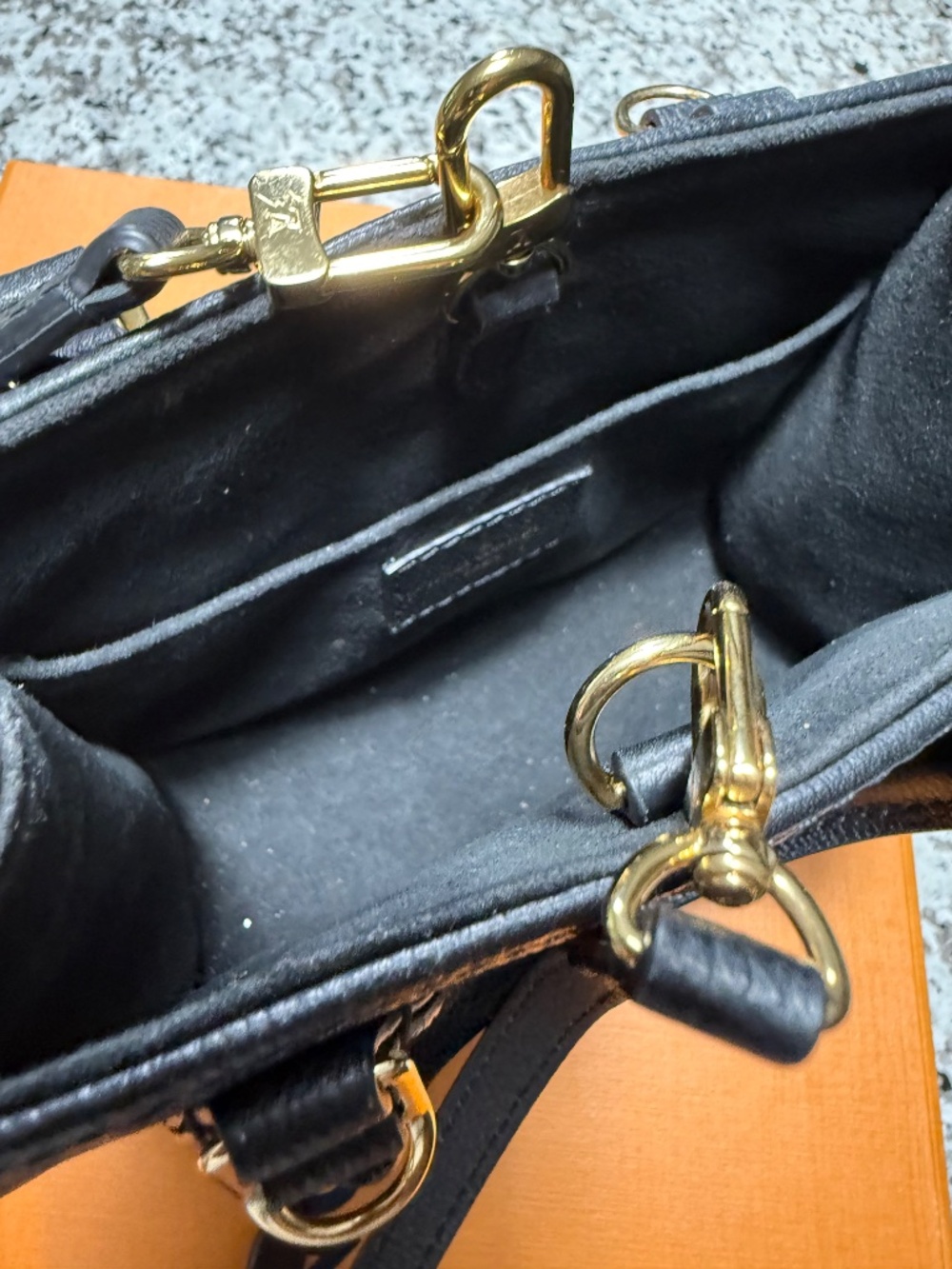 LV On-The-Go BB - Picture 2 of 4